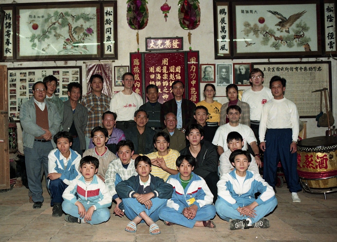 Ein Gruppenbild mit Mitgliedern der Jiujiang Ying Yong Tang Schule